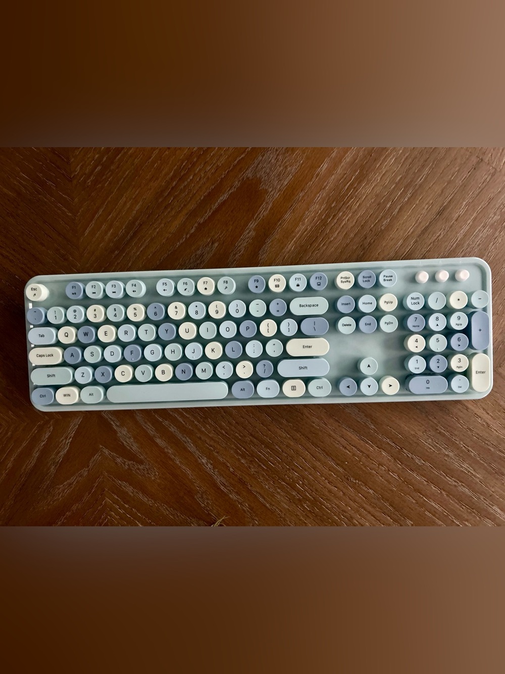 Retro Round Key Wireless Keyboard in Mint & Cream